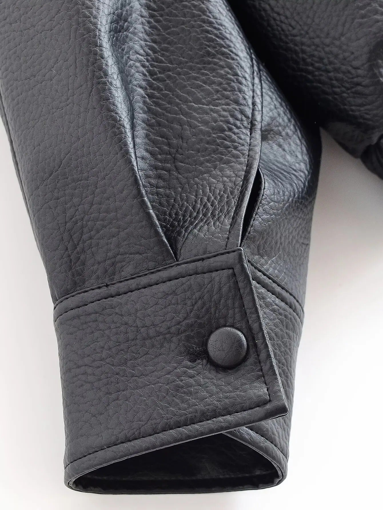 Chaqueta de cuero asimétrica
