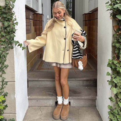 Chaqueta Emily de cuello alto con botones