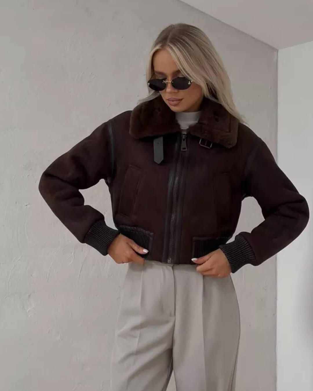 Cazadora bomber corta de ante Esme
