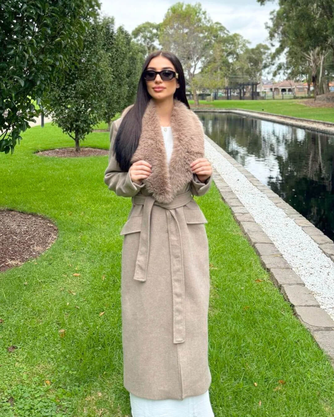 Abrigo maxi con cuello de piel Faye