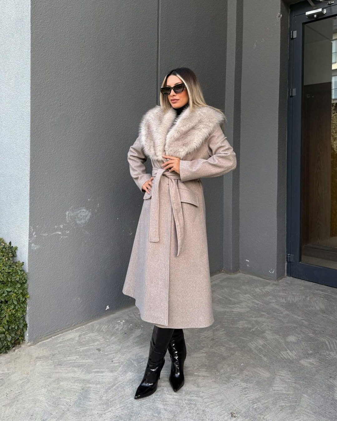 Abrigo maxi con cuello de piel Faye