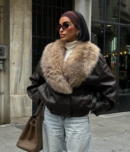 Chaqueta de piel con cuello de pelo desmontable