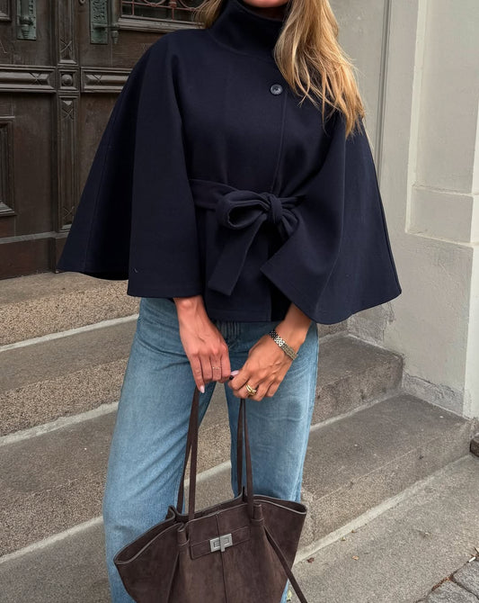 Chaqueta Capa de Cuello Alto con Cinturón