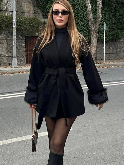 Abrigo de lana con puños de piel de zorro
