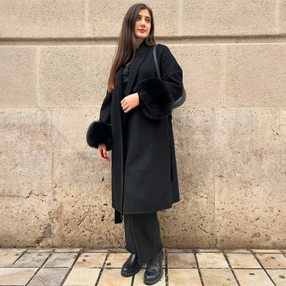 Abrigo de lana con puños de piel de zorro