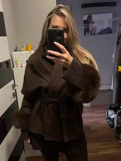 Abrigo de lana con puños de piel de zorro