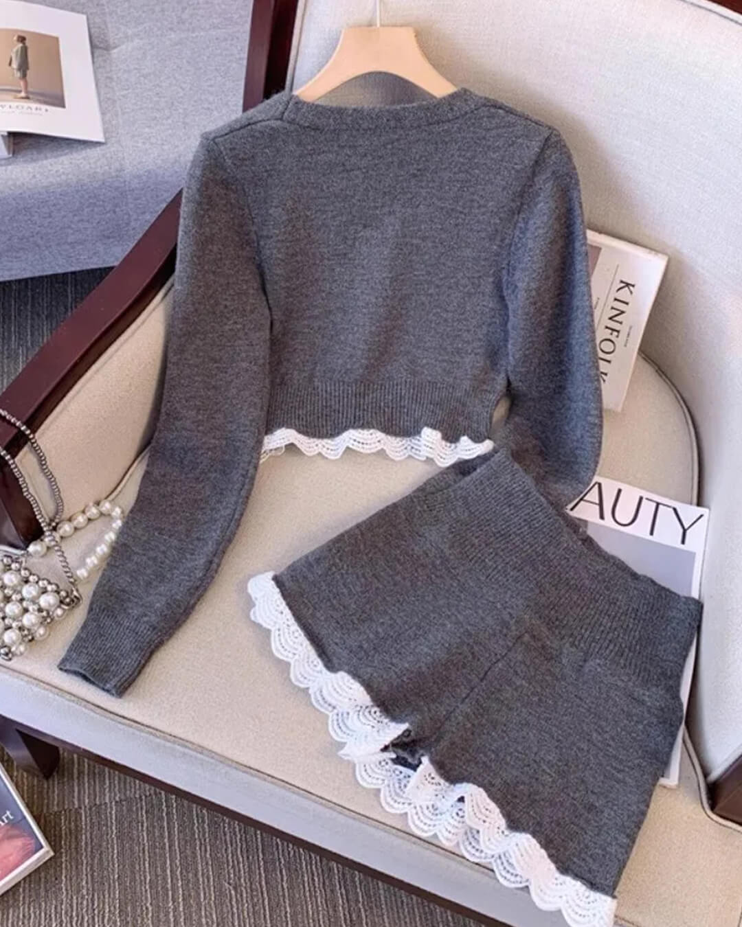 Conjunto corto de cárdigan Lucy con ribete de encaje