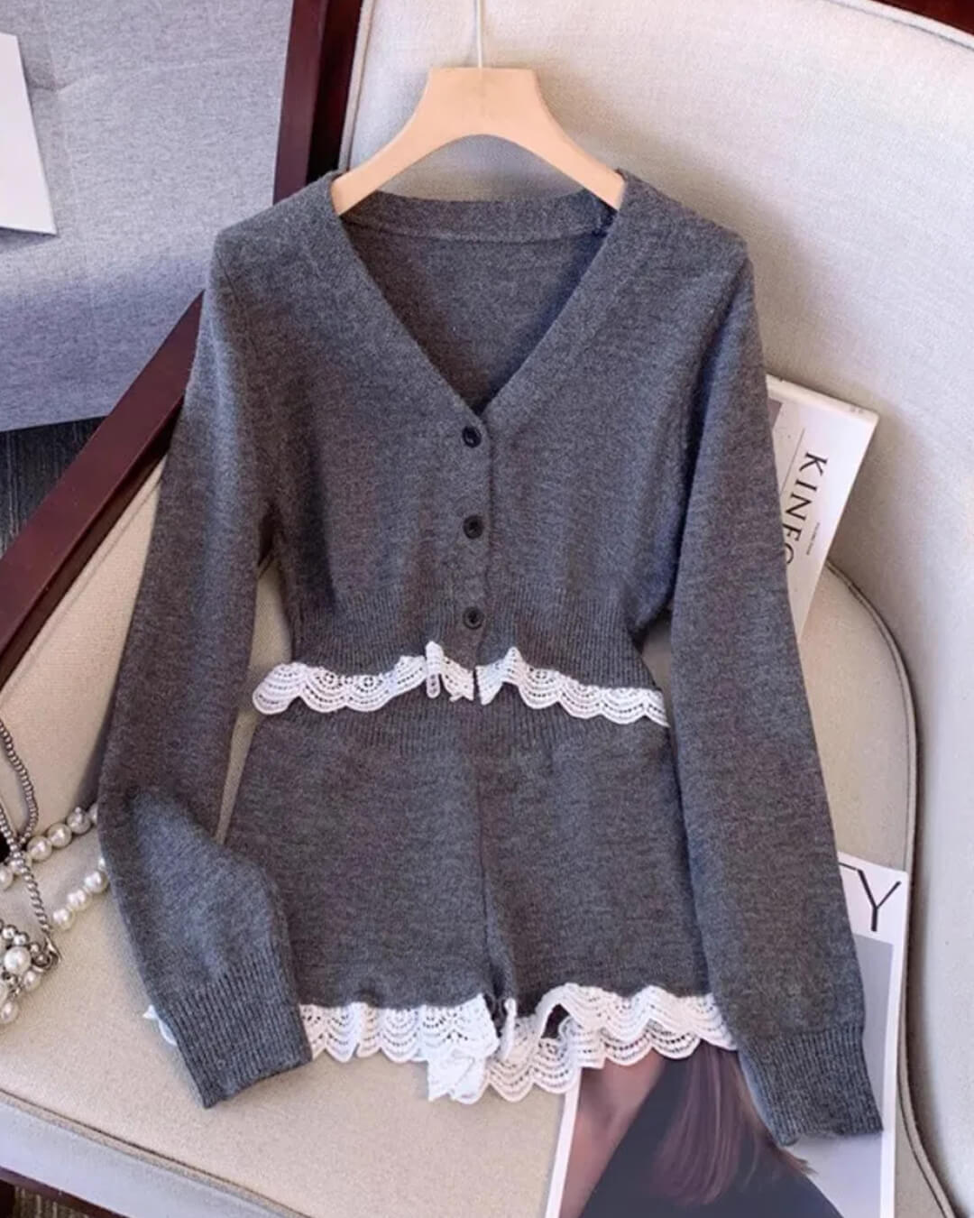 Conjunto corto de cárdigan Lucy con ribete de encaje