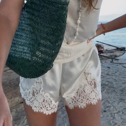 Pantalones cortos de satén y encaje Janice