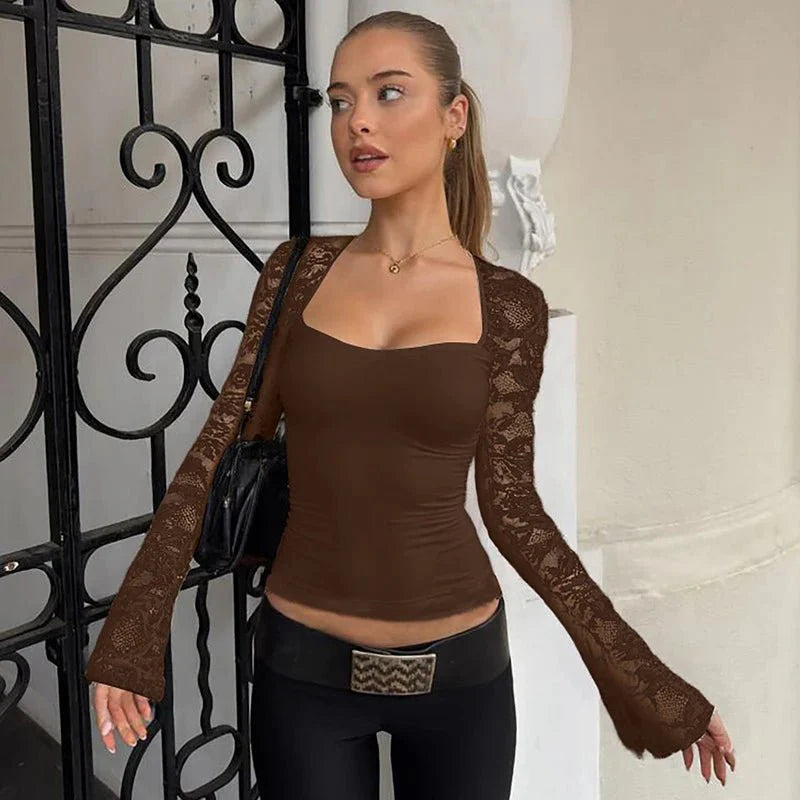 Blusa Nadine de encaje con mangas acampanadas
