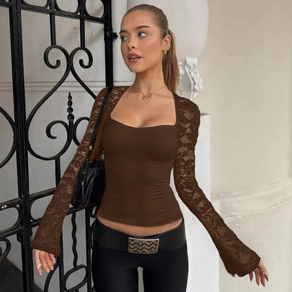 Blusa Nadine de encaje con mangas acampanadas