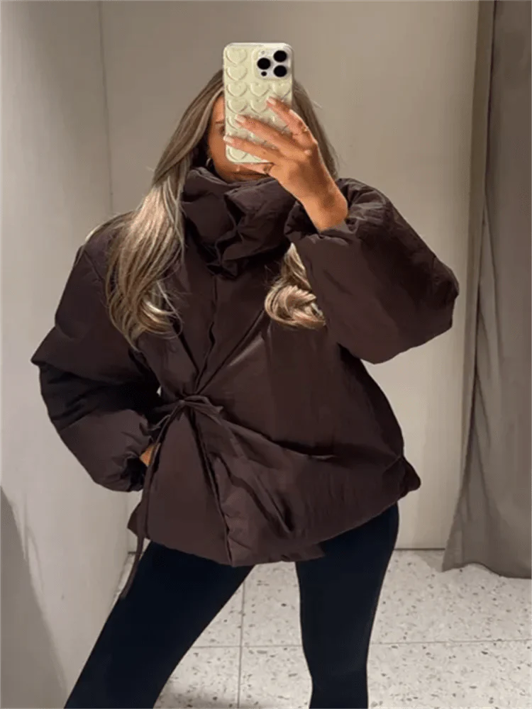 Chaqueta acolchada Suzy con cuello alto y lazo