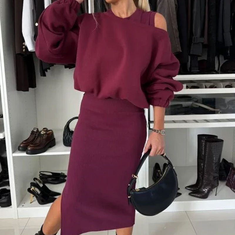Conjunto sudadera con hombros caídos y falda