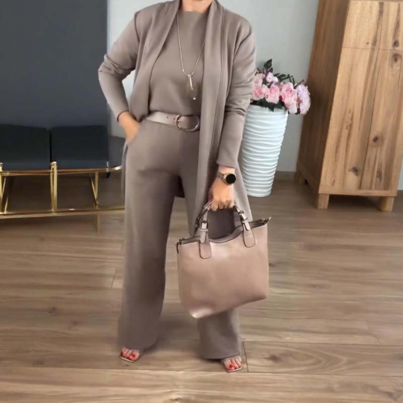 Conjunto de 3 piezas, rebeca larga, top y pantalón.