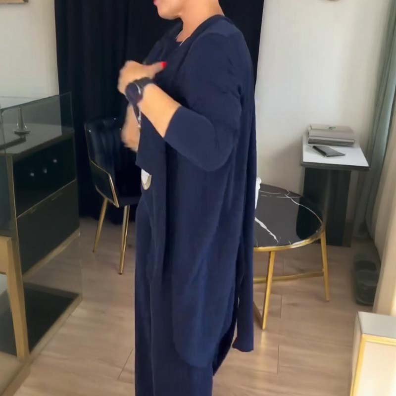 Conjunto de 3 piezas, rebeca larga, top y pantalón.