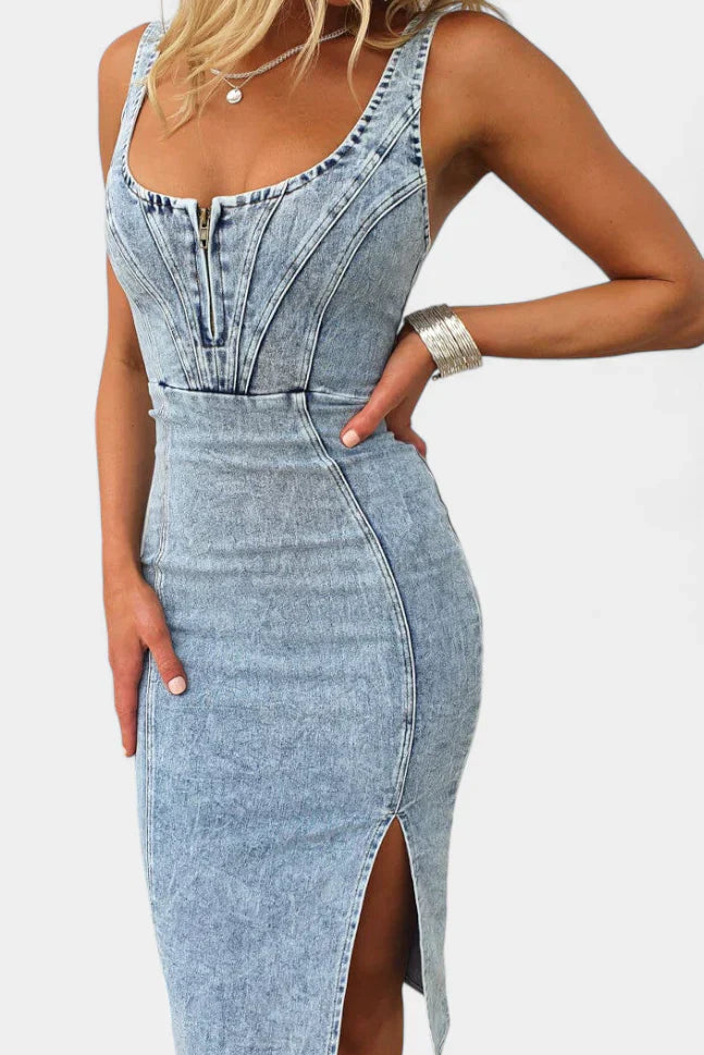 Vestido Denim con Tirantes Ajustables y Abertura Frontal